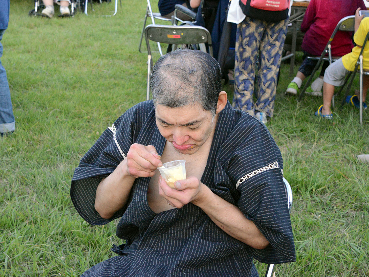 愛名やまゆり園納涼祭での利用者さんの様子3