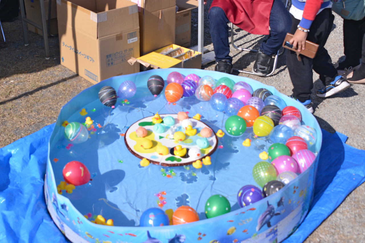 第34回あいなまつり 会場の様子（ビニールプール）