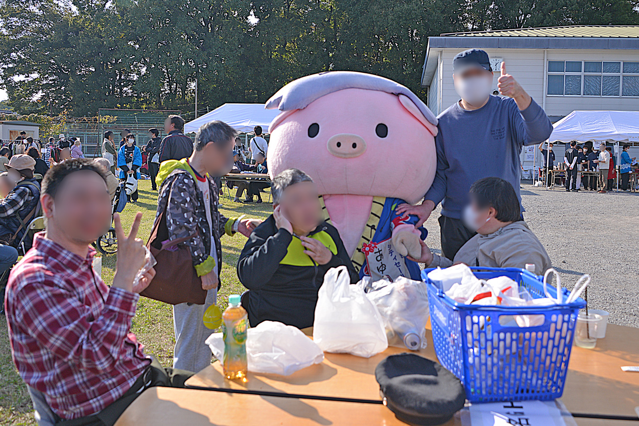 第34回あいなまつり 会場の様子（あゆコロちゃん）
