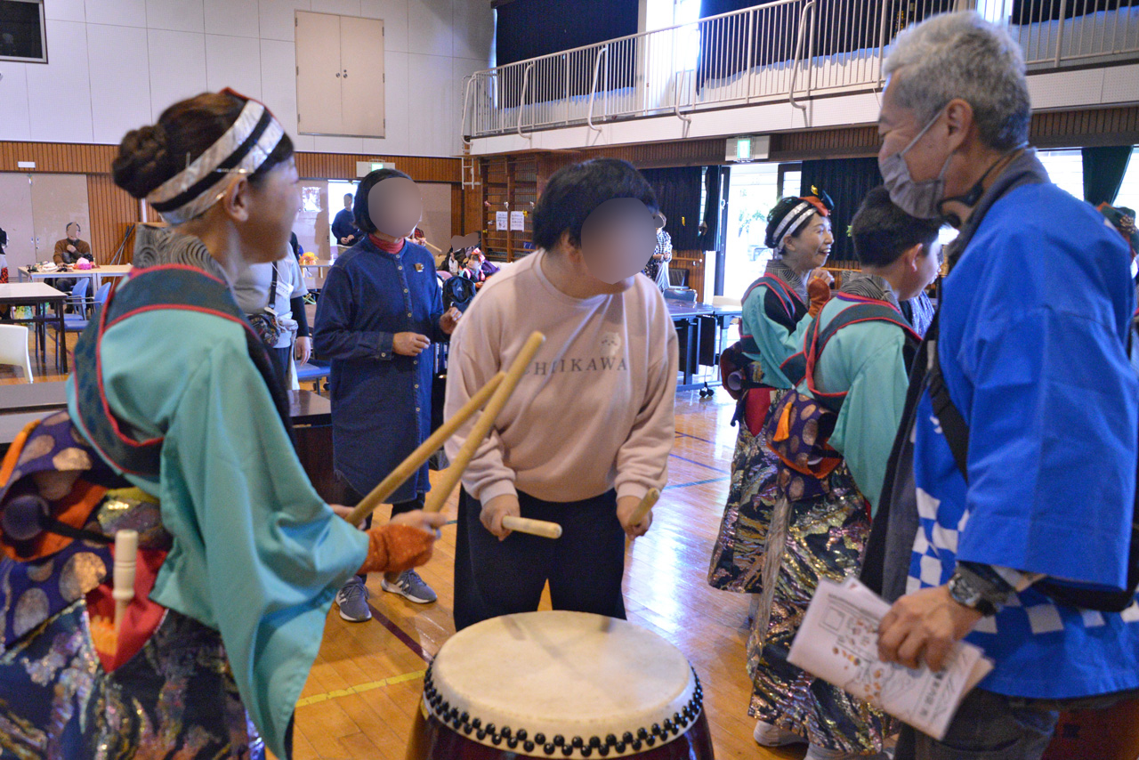 第34回あいなまつり 会場の様子（屋内ステージの様子）